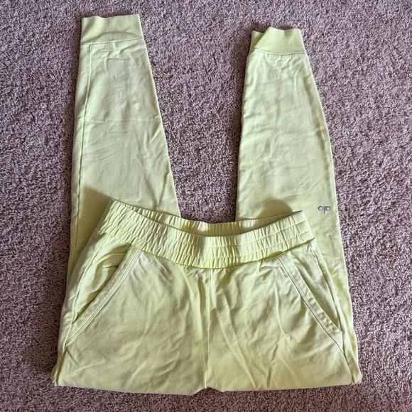 Alo Light Green Yellow Sweet Pants Size Medium - Picture 3 of 4